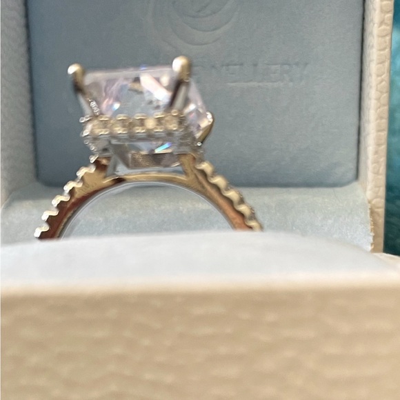 Emerald cut engagement Rings 2 size 7 - Picture 7 of 13